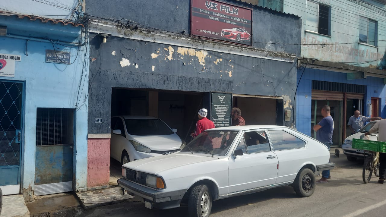 Polícia fiscaliza lava jato em Barra do Piraí, após denúncia ao Linha Verde 